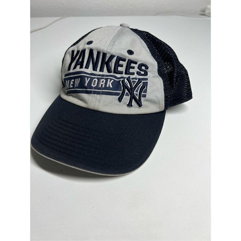 New York Yankees Men’s Adjustable Hat